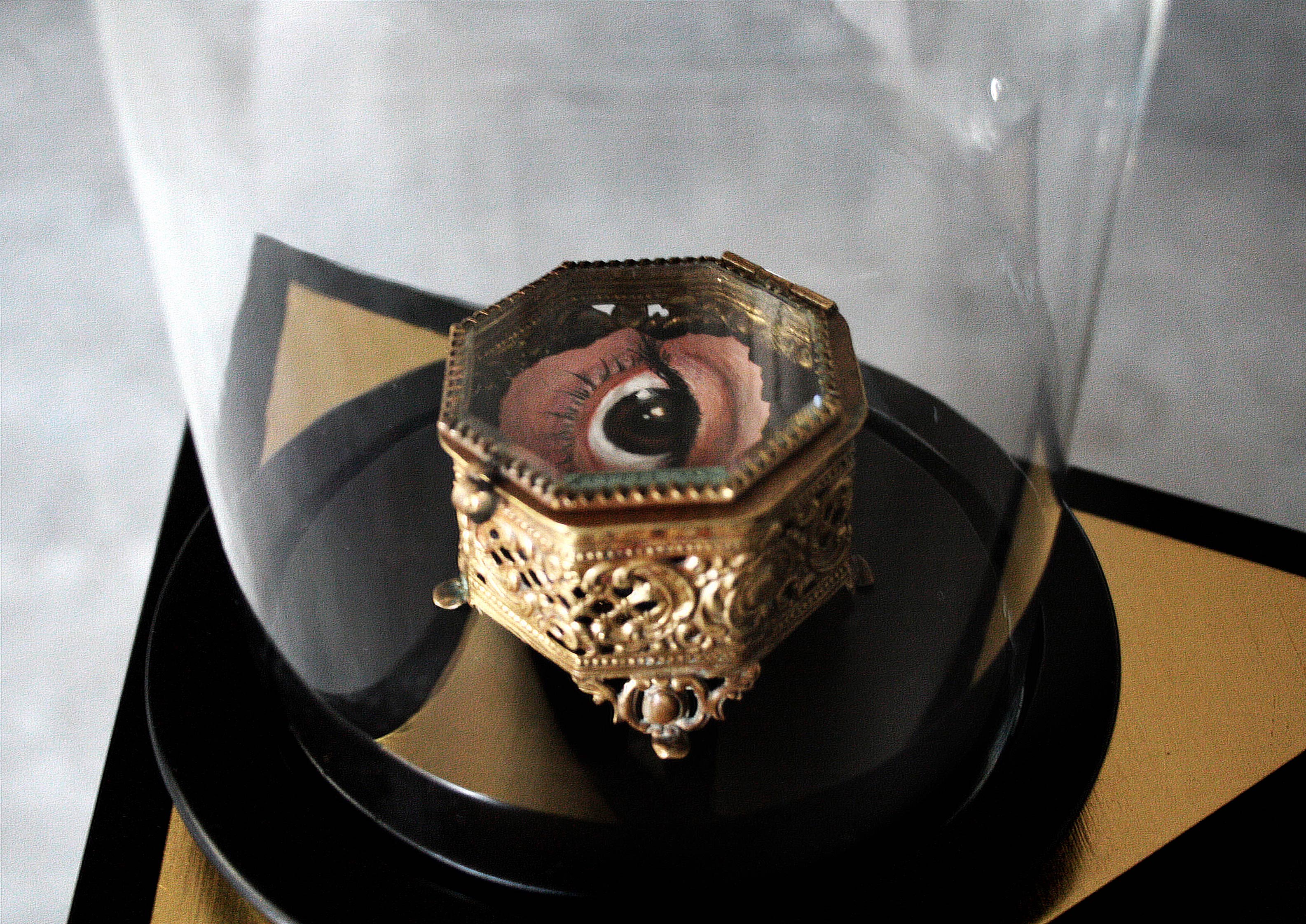 EYE
